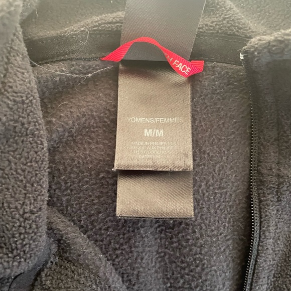 Black pullover north face with Breast cancer ribbon - Picture 2 of 4